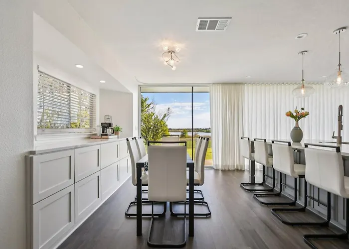 Lakeside Retreat Holiday home