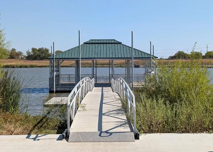 Lakeside Retreat * Round Rock
