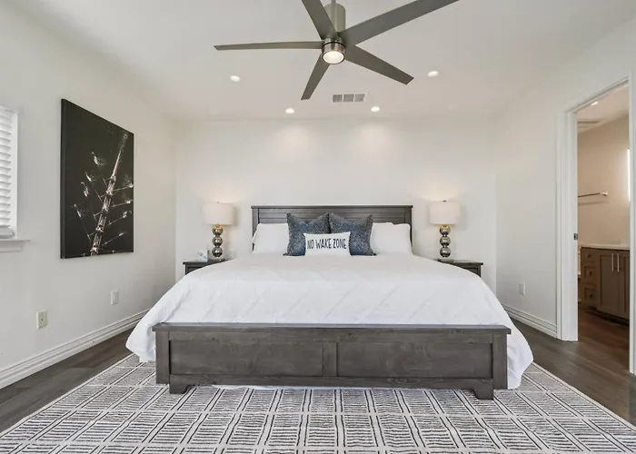 Lakeside Retreat * Round Rock