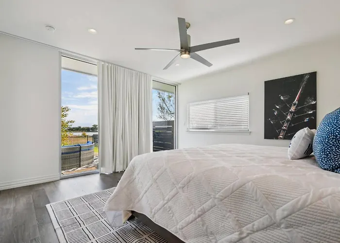 Lakeside Retreat Round Rock